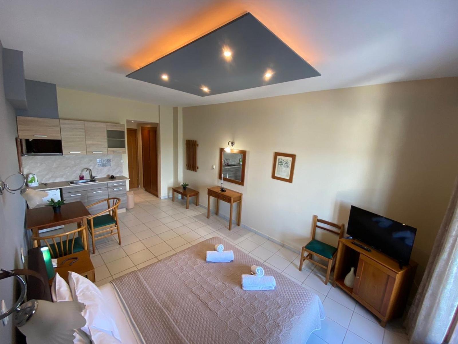 Thrassa Hotel Tycheron Exterior photo